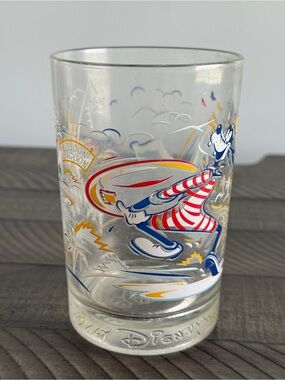 Vintage Walt Disney World 25th Anniversary McDonalds Goofy Glass Blizzard Beach
